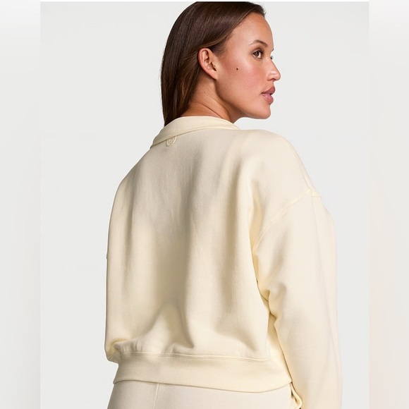 Victoria's Secret Cream V-Neck Sweater - Picture 2 of 4